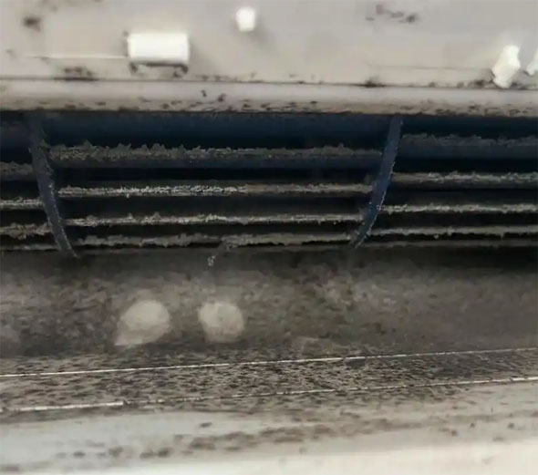 舟山空调吹的风有股烧焦味是怎么回事